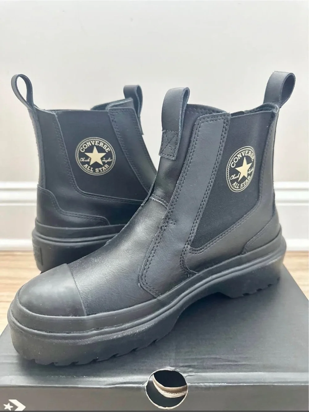 Brand NEW Youth Converse Boots Size 5